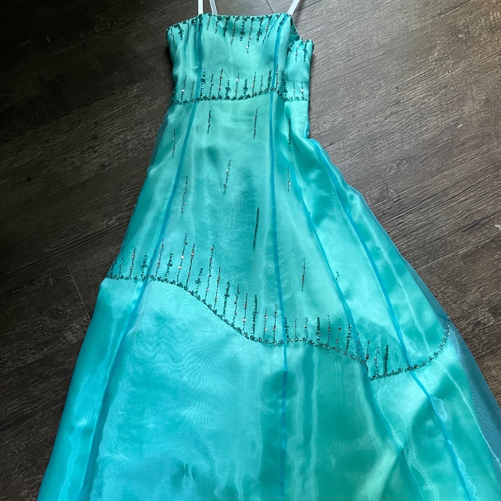 Morgan & Co. Gown, Lace-up back, Size 5/6